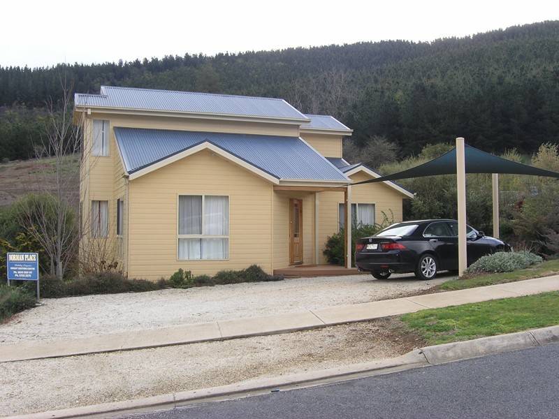 19 Norman Court, Bright VIC 3741