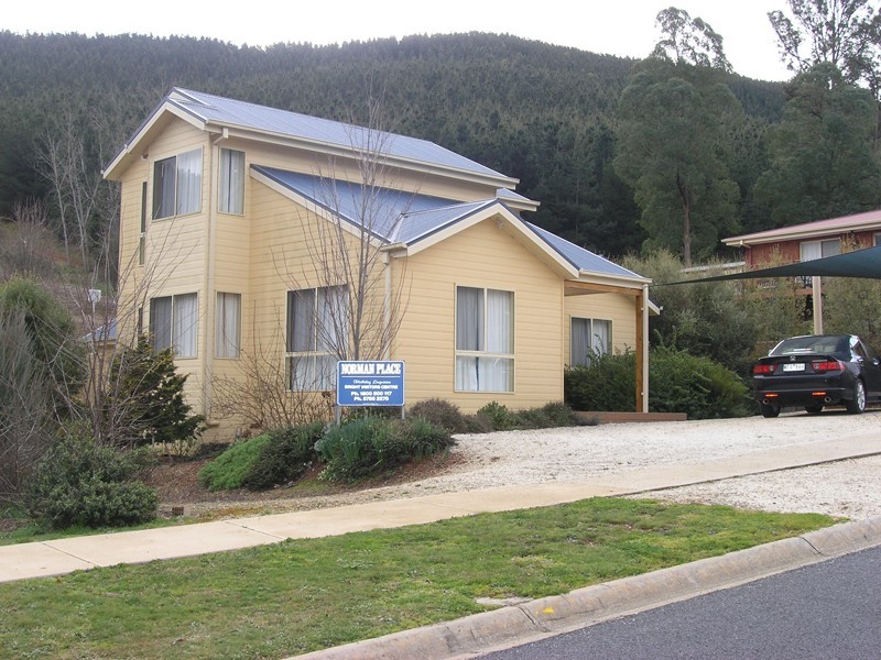 19 Norman Court, Bright VIC 3741