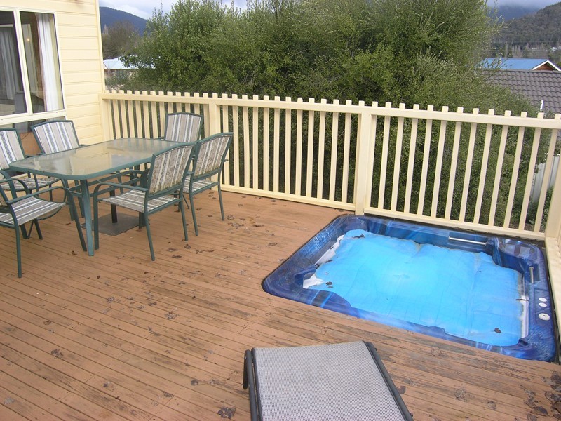 19 Norman Court, Bright VIC 3741