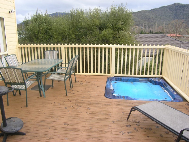 19 Norman Court, Bright VIC 3741