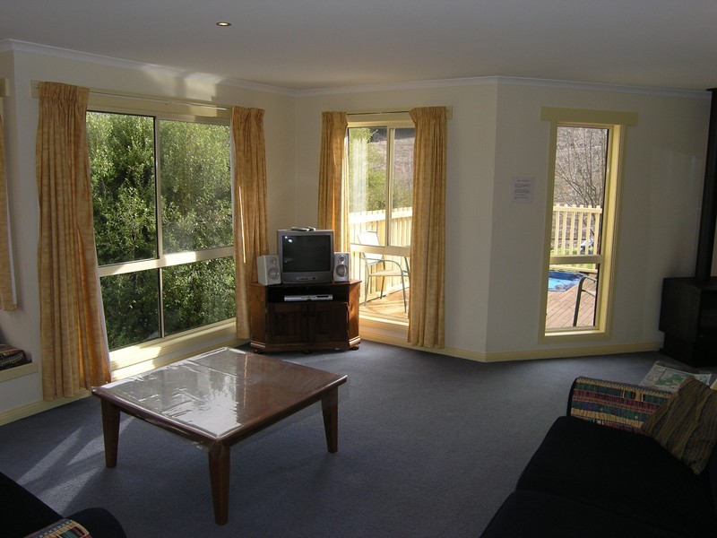 19 Norman Court, Bright VIC 3741