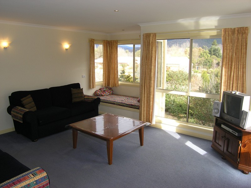 19 Norman Court, Bright VIC 3741