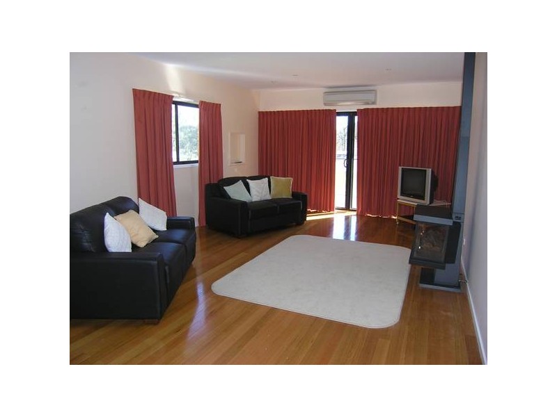 9 Kilfinan Cres, Bright VIC 3741