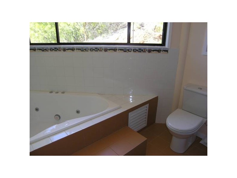 9 Kilfinan Cres, Bright VIC 3741