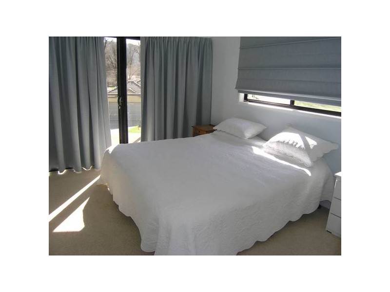 9 Kilfinan Cres, Bright VIC 3741