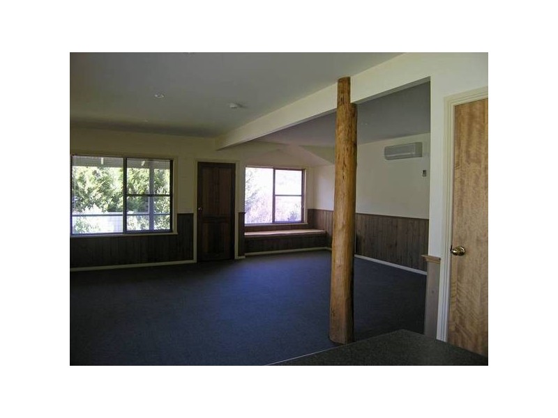 1/6 Norman Crt, Bright VIC 3741