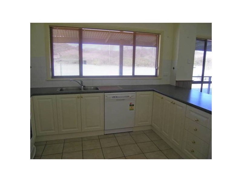 1/6 Norman Crt, Bright VIC 3741