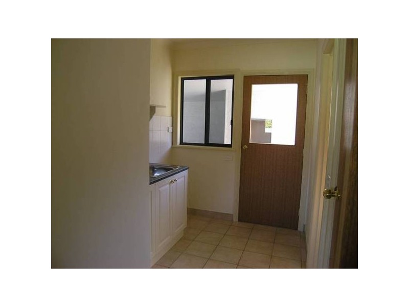 1/6 Norman Crt, Bright VIC 3741