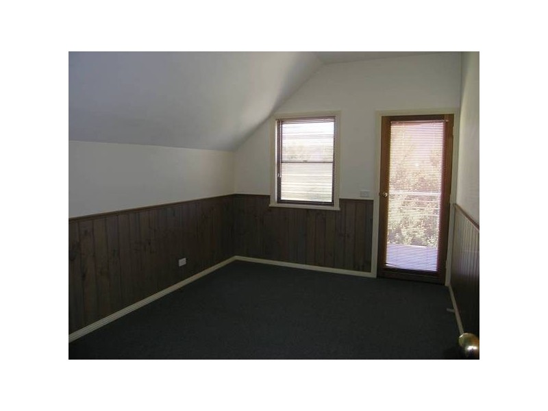 1/6 Norman Crt, Bright VIC 3741