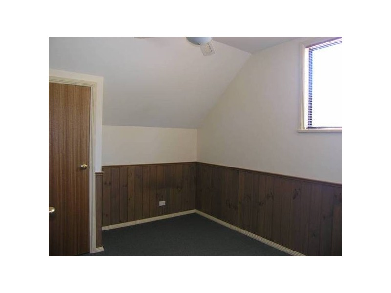 1/6 Norman Crt, Bright VIC 3741