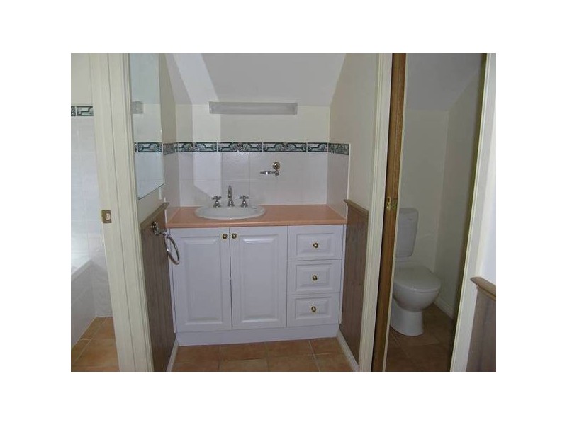 1/6 Norman Crt, Bright VIC 3741