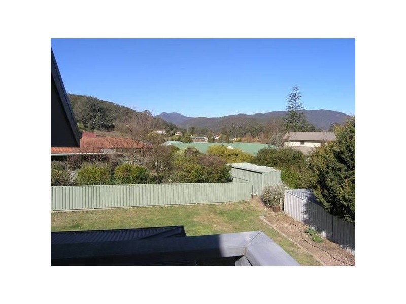 1/6 Norman Crt, Bright VIC 3741