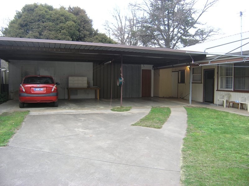 2/14 Wood St, Bright VIC 3741