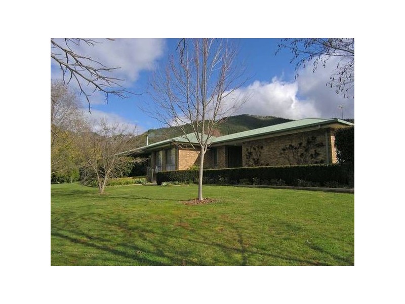 2 Colonial Court, Bright VIC 3741