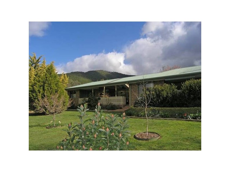 2 Colonial Court, Bright VIC 3741