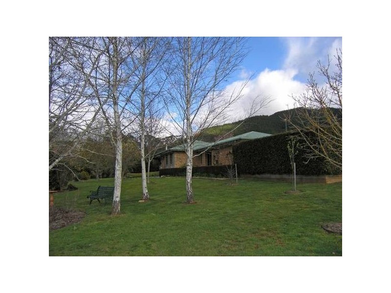 2 Colonial Court, Bright VIC 3741