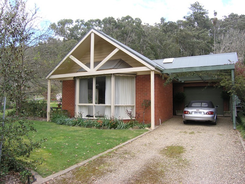 98 Delany Avenue, Bright VIC 3741