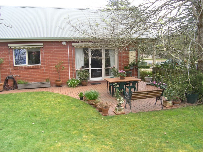 98 Delany Avenue, Bright VIC 3741