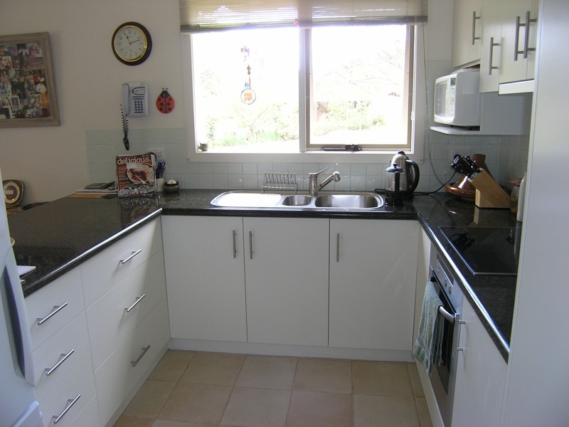 98 Delany Avenue, Bright VIC 3741