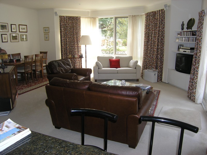 98 Delany Avenue, Bright VIC 3741