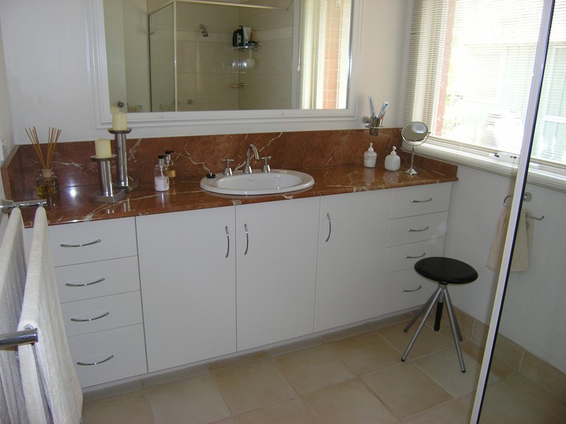 98 Delany Avenue, Bright VIC 3741