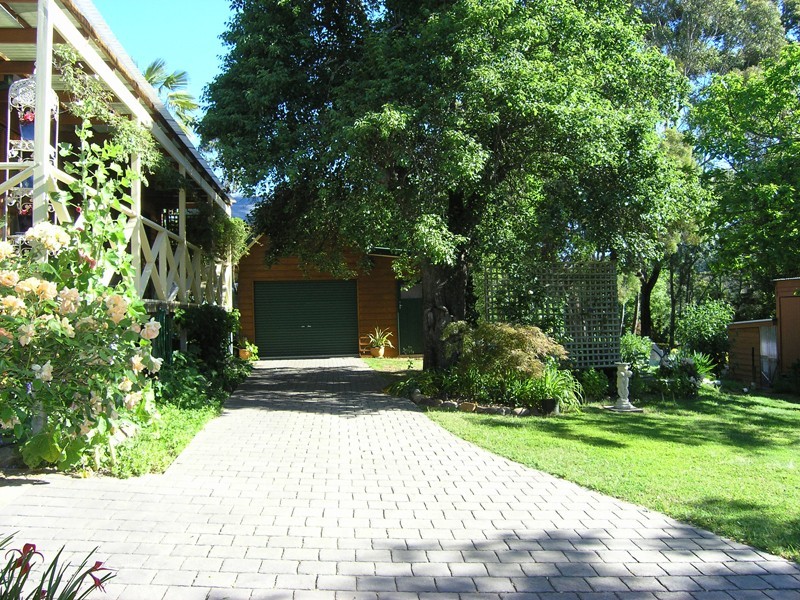 3 Smithy Lane, Bright VIC 3741