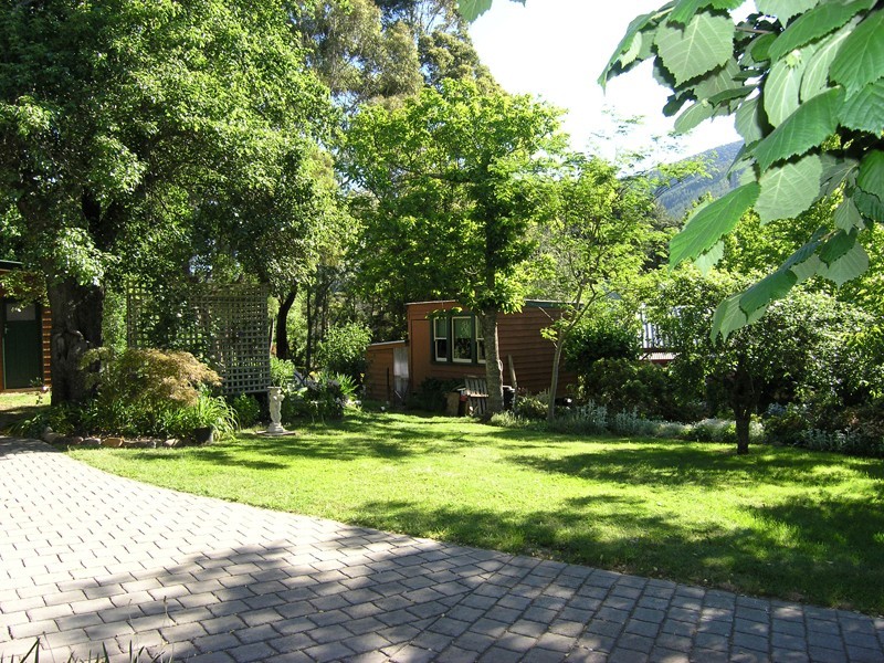 3 Smithy Lane, Bright VIC 3741