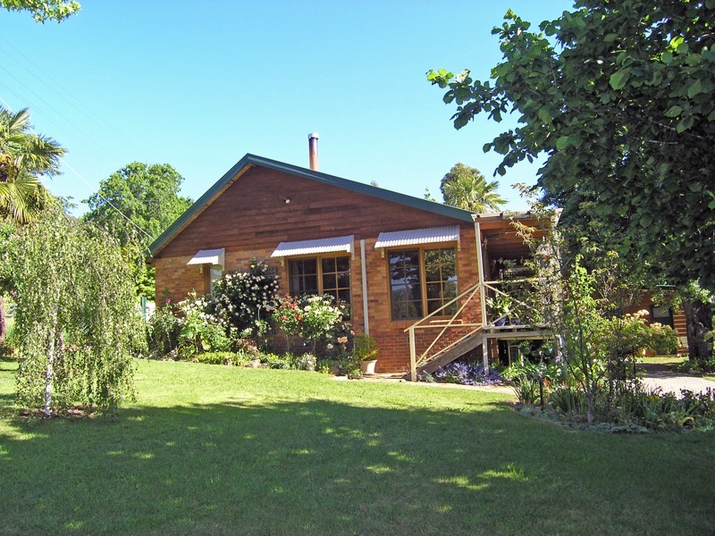 3 Smithy Lane, Bright VIC 3741