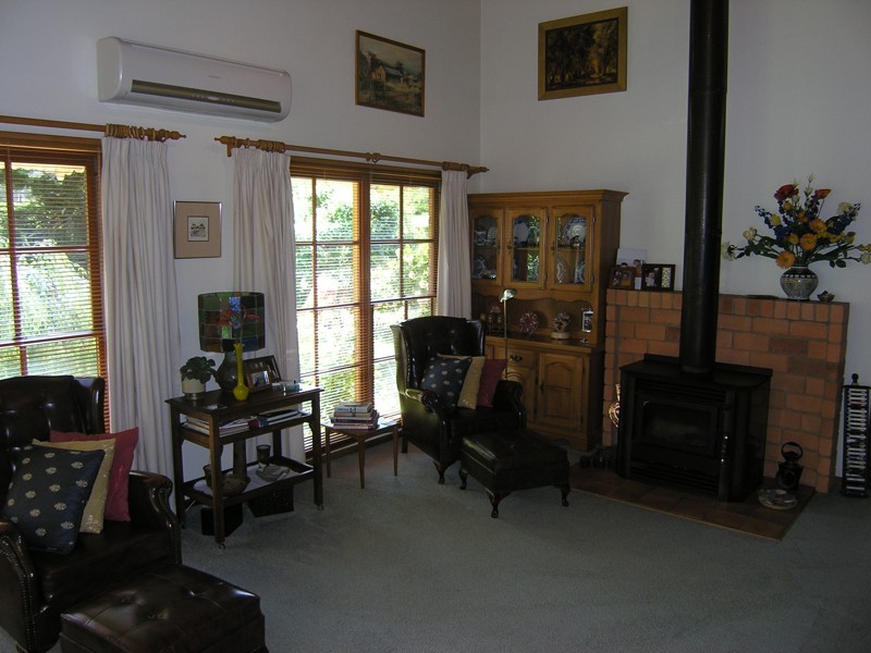 3 Smithy Lane, Bright VIC 3741