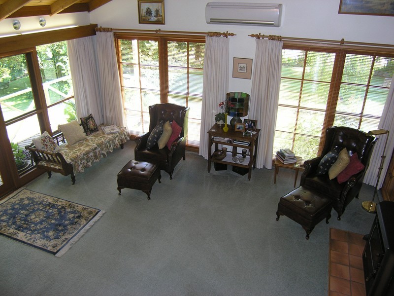 3 Smithy Lane, Bright VIC 3741