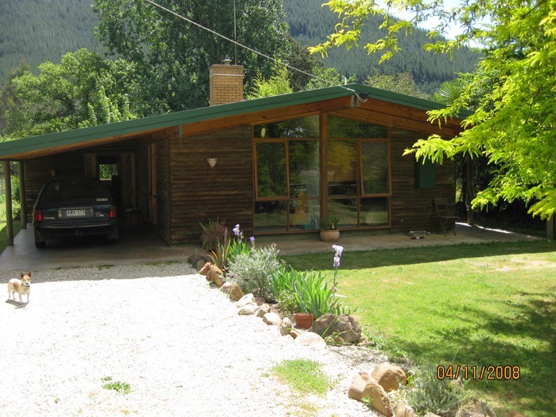 420 Morses Creek Rd, Wandiligong VIC 3744