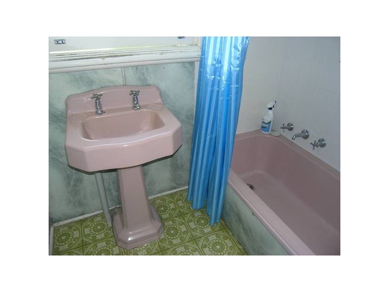 64 Gavan St, Bright VIC 3741