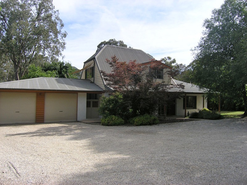 7103 Great Alpine Road, Bright VIC 3741