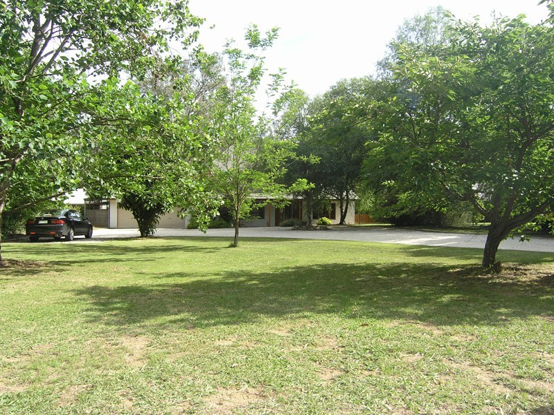 7103 Great Alpine Road, Bright VIC 3741