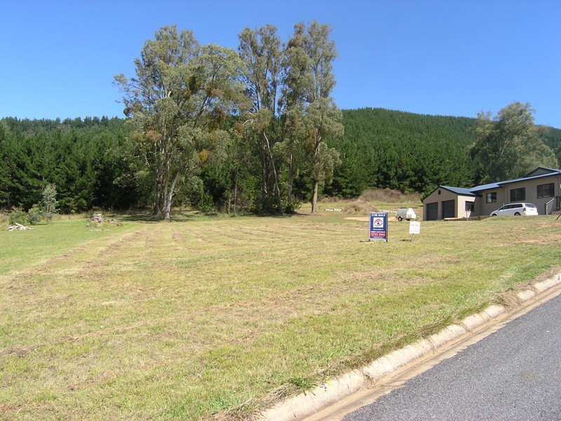 27 Norman Court, Bright VIC 3741