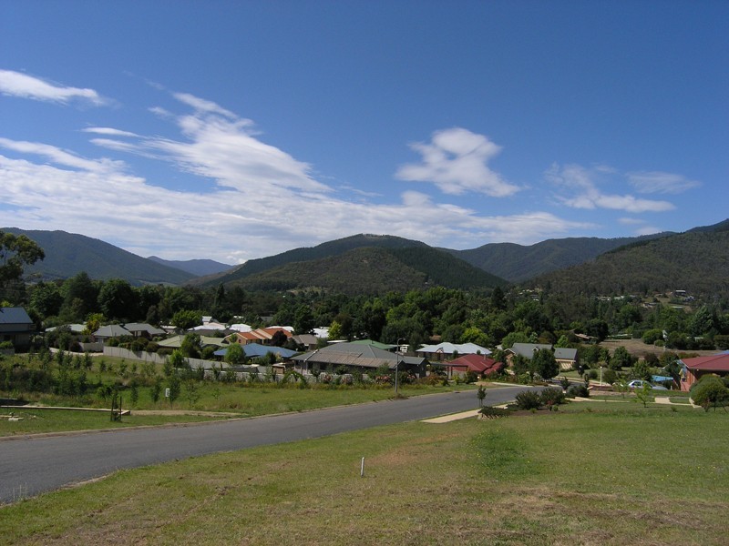 27 Norman Court, Bright VIC 3741