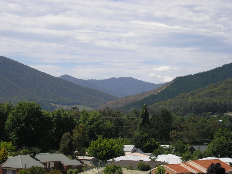 27 Norman Court, Bright VIC 3741