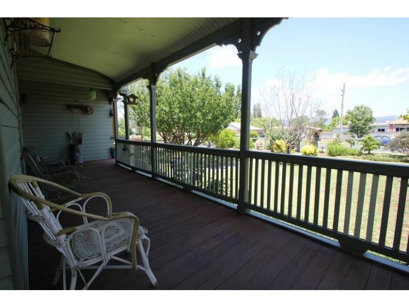 98 Bulwer Street, Tenterfield NSW 2372