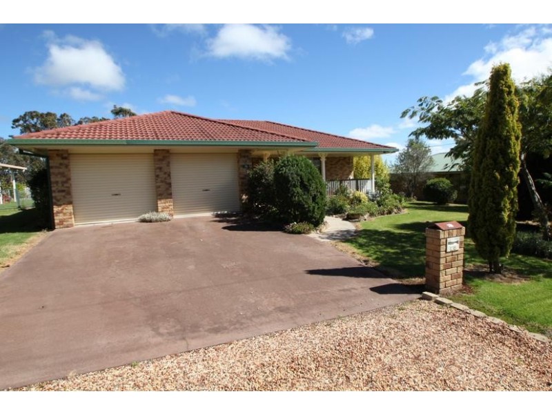 28 East Street, Tenterfield NSW 2372