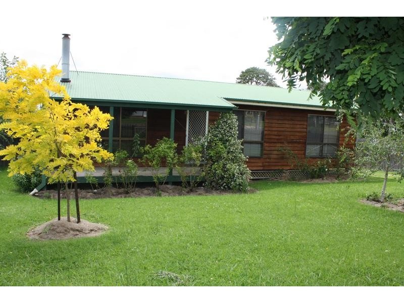 63 George Street, Tenterfield NSW 2372