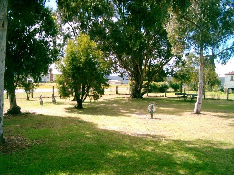 61 Woodlawn Street, Wallangarra QLD 4383