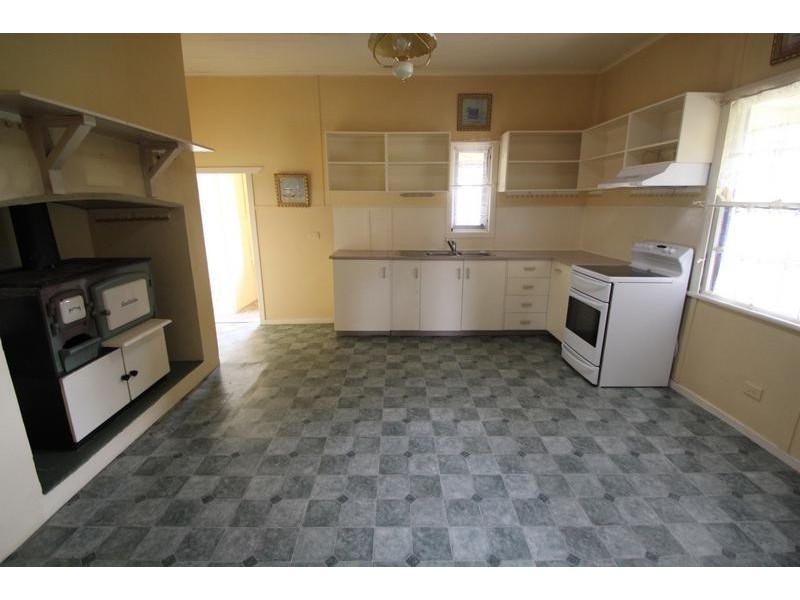 82 Wood Street, Tenterfield NSW 2372