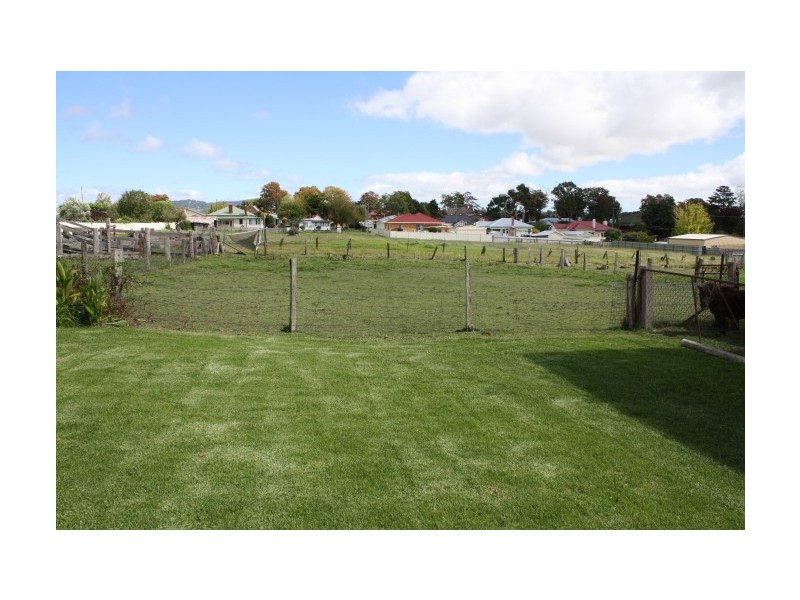 82 Wood Street, Tenterfield NSW 2372