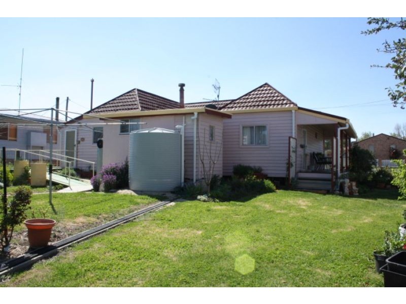 29 Railway Street, Tenterfield NSW 2372