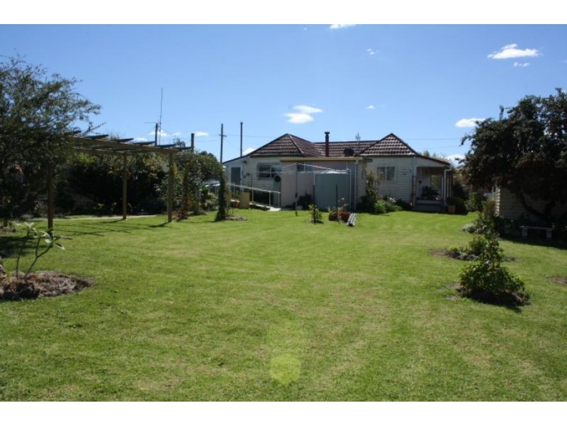 29 Railway Street, Tenterfield NSW 2372