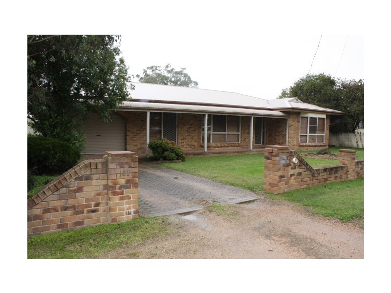 138 Miles Street, Tenterfield NSW 2372