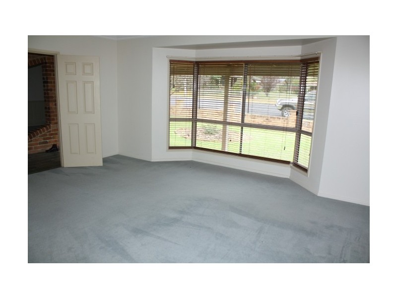 138 Miles Street, Tenterfield NSW 2372