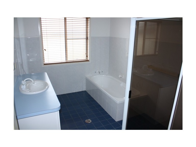 138 Miles Street, Tenterfield NSW 2372