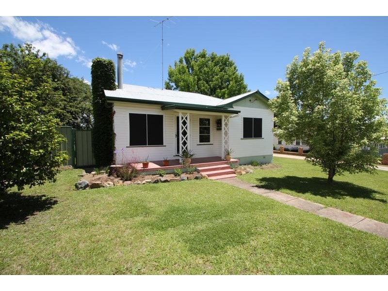139 Petre Street, Tenterfield NSW 2372