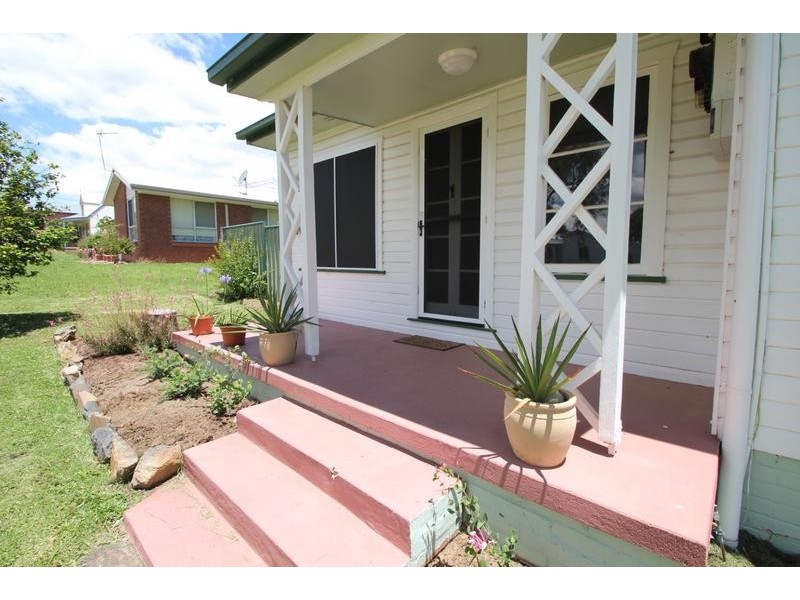 139 Petre Street, Tenterfield NSW 2372